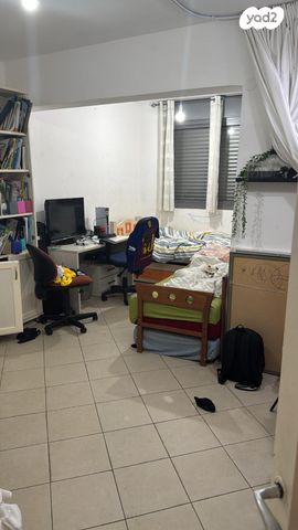 דירה, ההגנה, ג' / מרכז מזרח העיר, רחובות