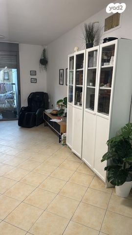 דירה, ההגנה, ג' / מרכז מזרח העיר, רחובות