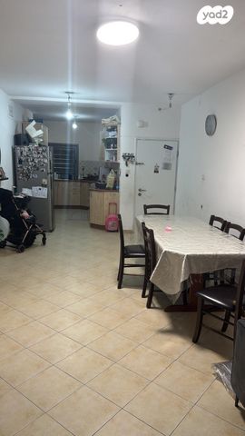 דירה, ההגנה, ג' / מרכז מזרח העיר, רחובות