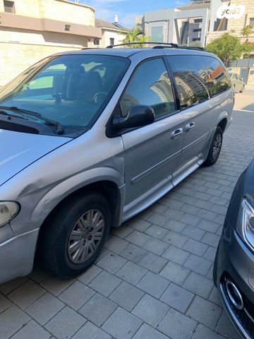 טאון אנד קאנטרי LX אוט׳ וואן גדול 3.3 (182 כ״ס)