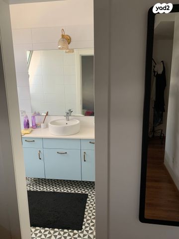 דירה, גינת אגוז 8, נווה גנים, פרדס חנה כרכור