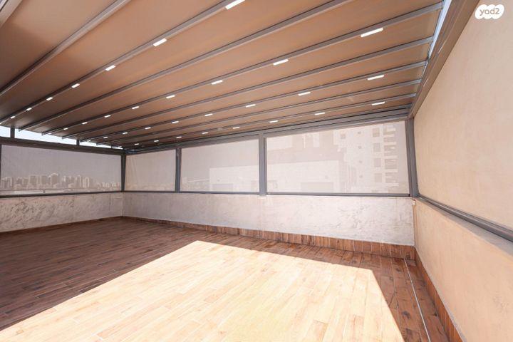 גג/ פנטהאוז, יגאל אלון 8, המרכז האזרחי, רמלה