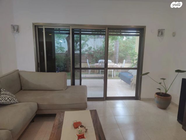 דו משפחתי, גלגל המזלות 52, מתחם 11, הוד השרון