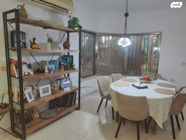 דו משפחתי, גלגל המזלות 52, מתחם 11, הוד השרון