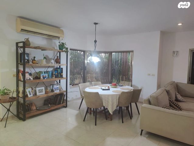 דו משפחתי, גלגל המזלות 52, מתחם 11, הוד השרון