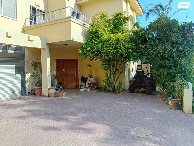 דו משפחתי, גלגל המזלות 52, מתחם 11, הוד השרון