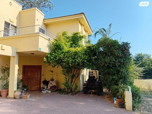 דו משפחתי, גלגל המזלות 52, מתחם 11, הוד השרון