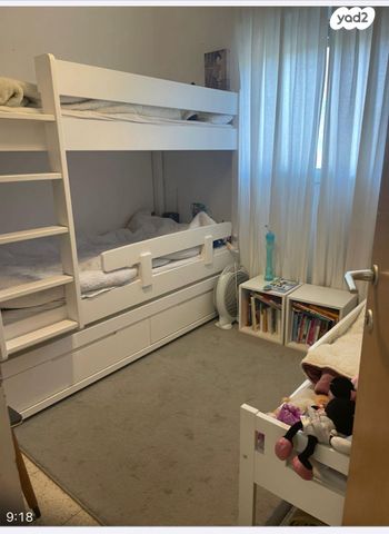 דירת גן, פורצי הדרך, הרצליה