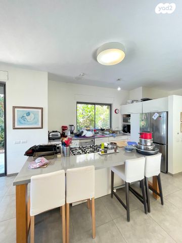 דו משפחתי, מרווה, הר כתרון, צור הדסה