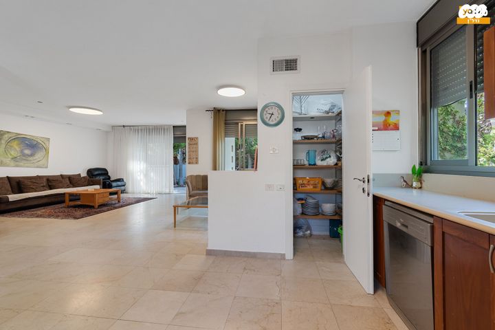 דו משפחתי, פול ברג, קרית חתני פרס נובל, ראשון לציון