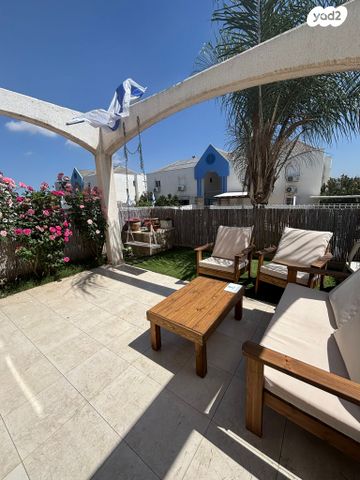 דירת גן, הזית, אורנית, אורנית