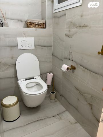 דירת גן, הזית, אורנית, אורנית