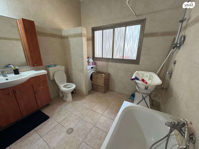 דירת גן, קרית אתא