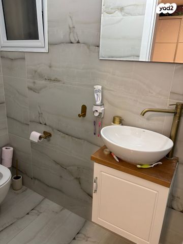 דירת גן, הזית, אורנית, אורנית