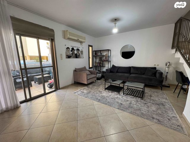 דירת גן, קרית אתא