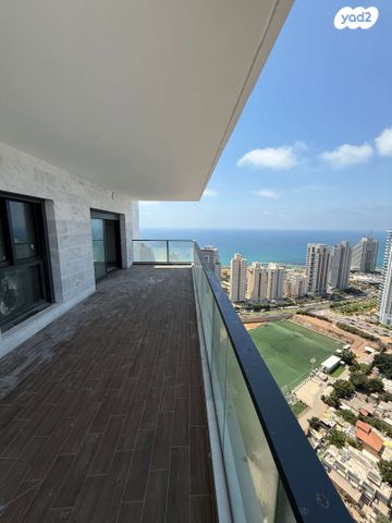 אמנון ליפקין שחק 