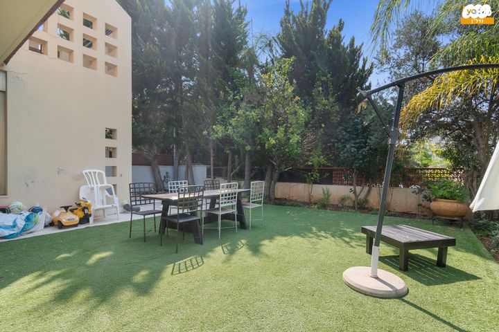 דו משפחתי, פול ברג, קרית חתני פרס נובל, ראשון לציון