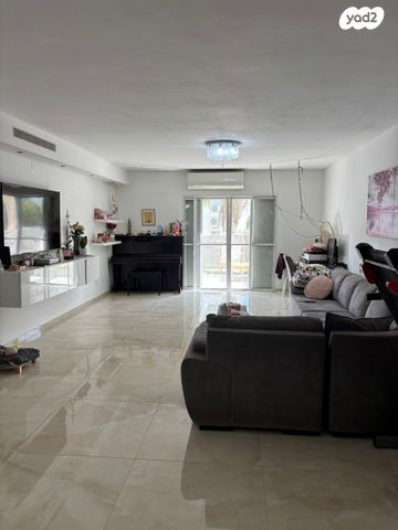 דירת גן, הזית, אורנית, אורנית