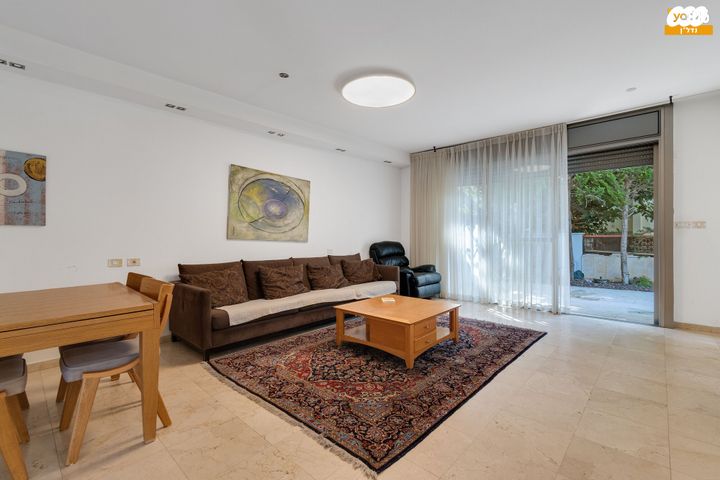 דו משפחתי, פול ברג, קרית חתני פרס נובל, ראשון לציון