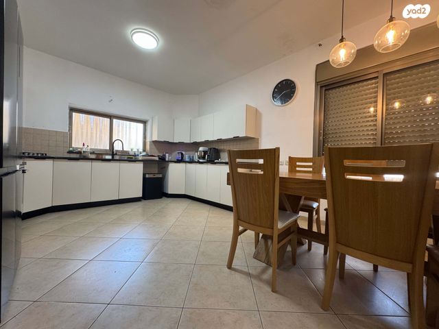 דירת גן, קרית אתא