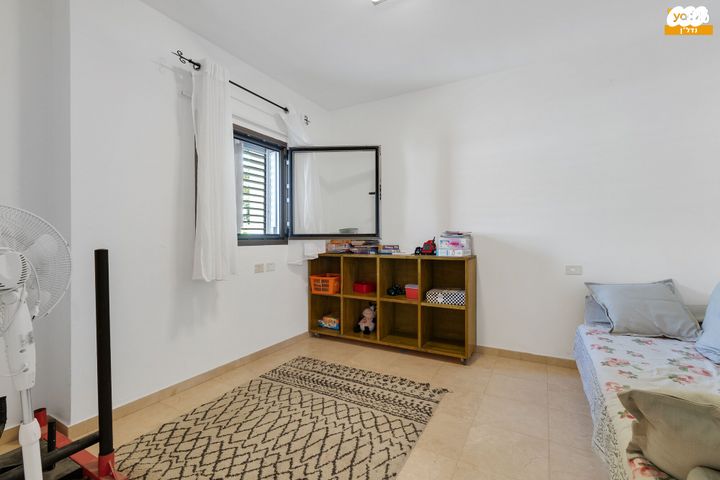 דו משפחתי, פול ברג, קרית חתני פרס נובל, ראשון לציון