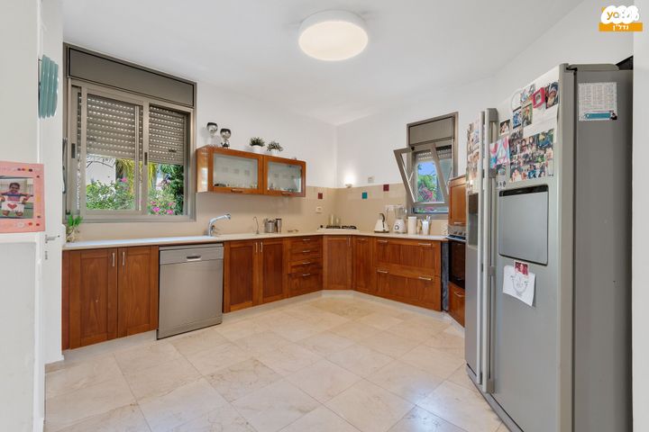 דו משפחתי, פול ברג, קרית חתני פרס נובל, ראשון לציון