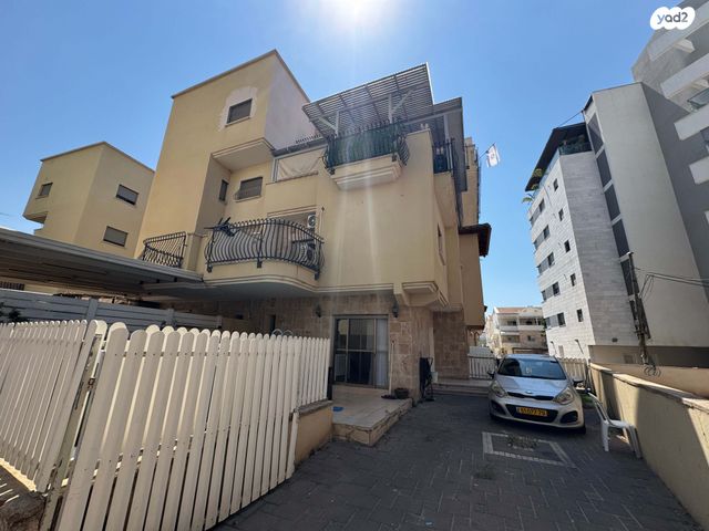 דירת גן, קרית אתא