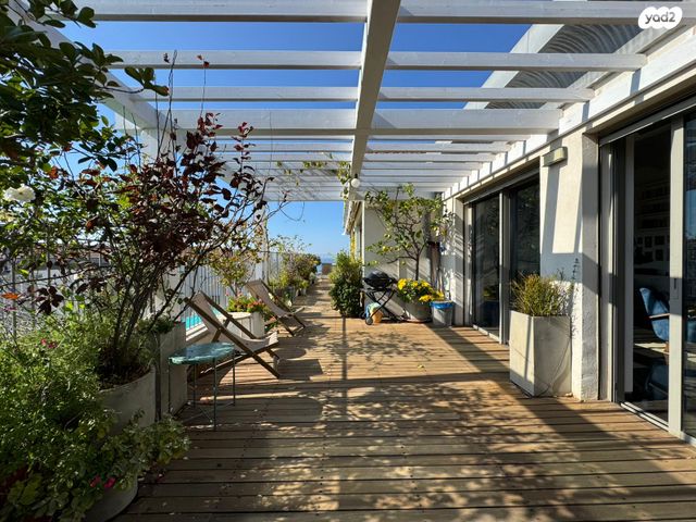 גג/ פנטהאוז, בית פלט 44, עג'מי, גבעת העליה, תל אביב יפו