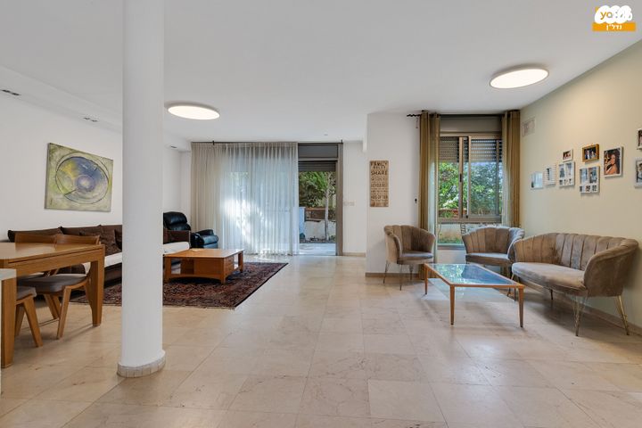 דו משפחתי, פול ברג, קרית חתני פרס נובל, ראשון לציון