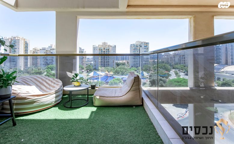 דירה, אורי צבי גרינברג, רמת הדר, גבעת שמואל