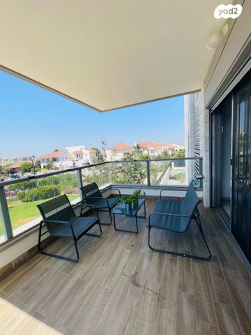 דירה, יגאל ידין, המגינים, מודיעין מכבים רעות