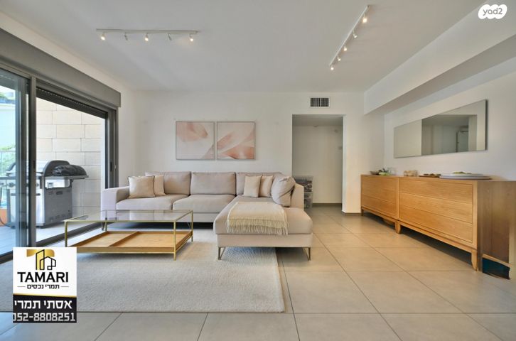 שושנה דמארי 