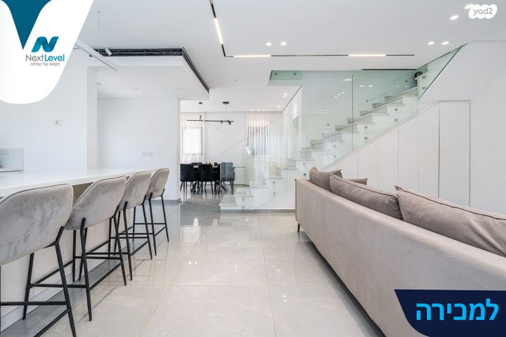 דו משפחתי, פרדס חנה כרכור