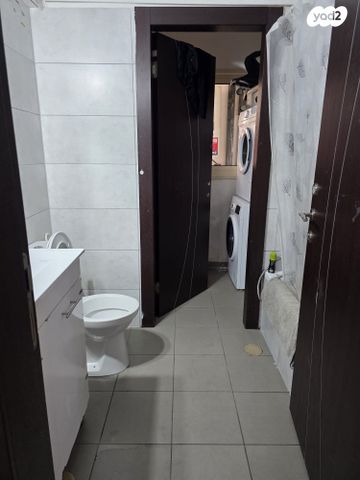 דירה, השקד, רכסים, רכסים