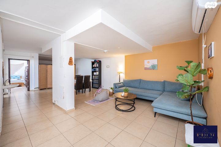 דו משפחתי, פרדס חנה כרכור