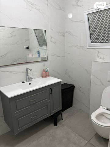 דירת גן, הזית, אורנית, אורנית