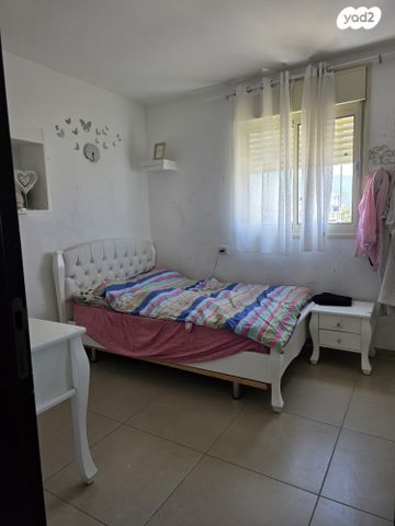 דירה, השקד, רכסים, רכסים