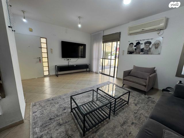 דירת גן, קרית אתא