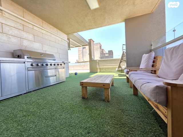 גג/ פנטהאוז, הפרחים, קרית גת