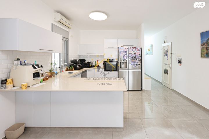 גג/ פנטהאוז, הבריגדה היהודית, גלי הים, נתניה