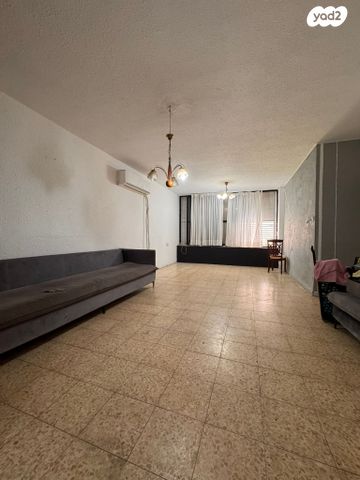 דירה, אליהו גולומב, השופטים צפון, רמלה