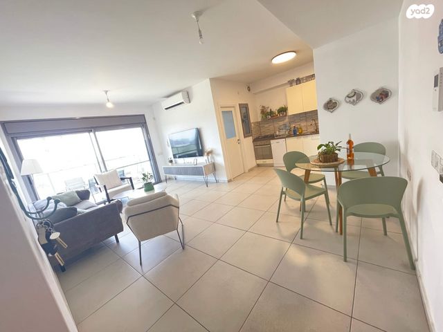 דירה, יגאל ידין, המגינים, מודיעין מכבים רעות