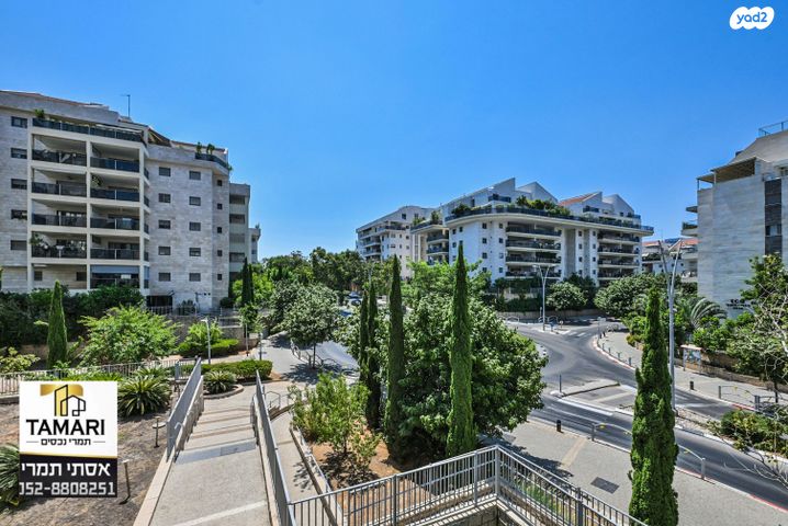 דירה, שושנה דמארי, הזמר העברי, כפר סבא