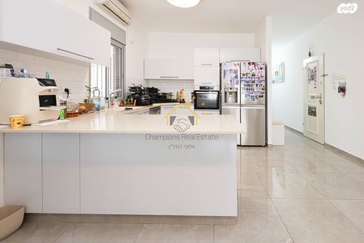 גג/ פנטהאוז, הבריגדה היהודית, גלי הים, נתניה