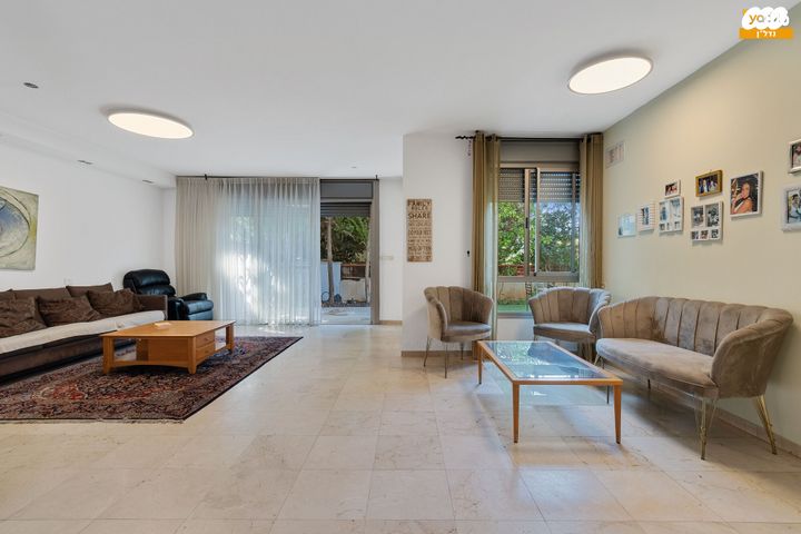 דו משפחתי, פול ברג, קרית חתני פרס נובל, ראשון לציון