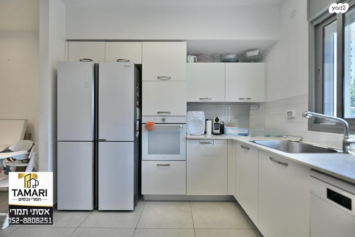 דירה, שושנה דמארי, הזמר העברי, כפר סבא