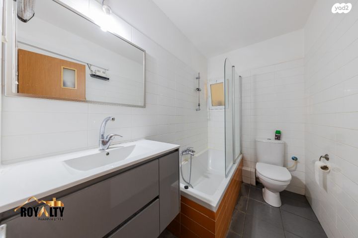 דירה, מבצע דני, נווה אפק, ראש העין