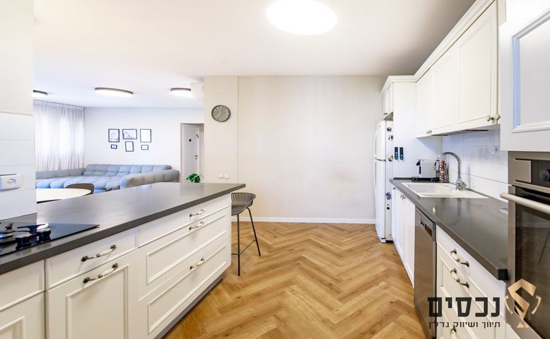 דירה, אורי צבי גרינברג, רמת הדר, גבעת שמואל