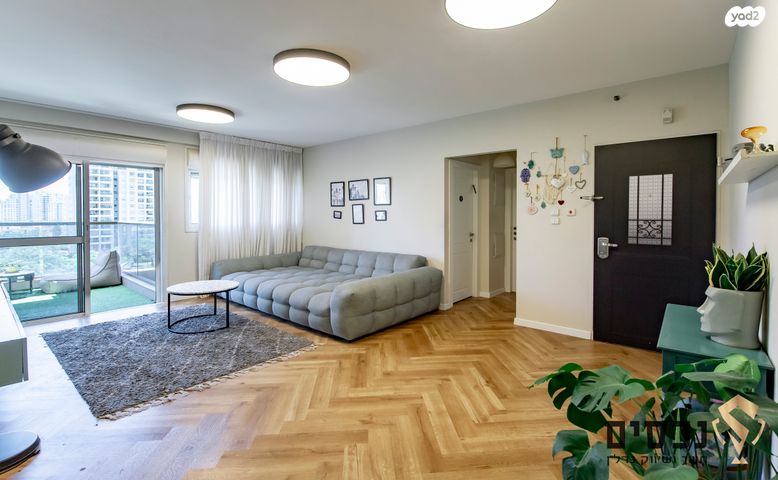 דירה, אורי צבי גרינברג, רמת הדר, גבעת שמואל