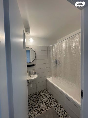 דירה, יגאל ידין, המגינים, מודיעין מכבים רעות